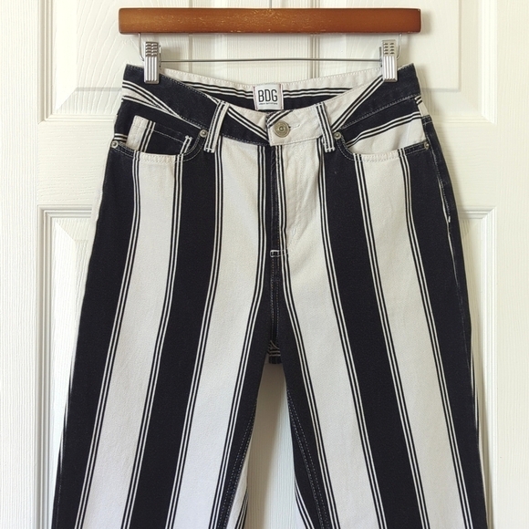 BDG Urban Outfitters Striped High Waisted Tapered Leg Mom Jeans Black White 26 - Picture 2 of 15